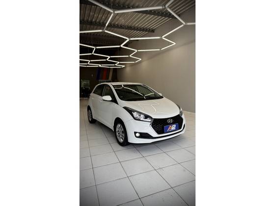 HYUNDAI HB20 1.6 COMFORT PLUS 16V FLEX 4P AUTOMÁTICO HYUNDAI HB20 1.6 COMFORT PLUS 16V FLEX 4P AUTOMÁTICO
